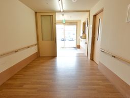 明るい廊下の様子