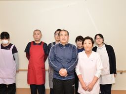 スタッフの集合写真