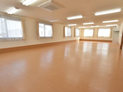 広々とした明るい機能訓練室
