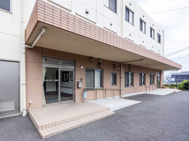 ゆったりとしたエントランス エントランス ゆったりとした入り口は、どなたでも安心してお越しいただけるよう配慮されています。