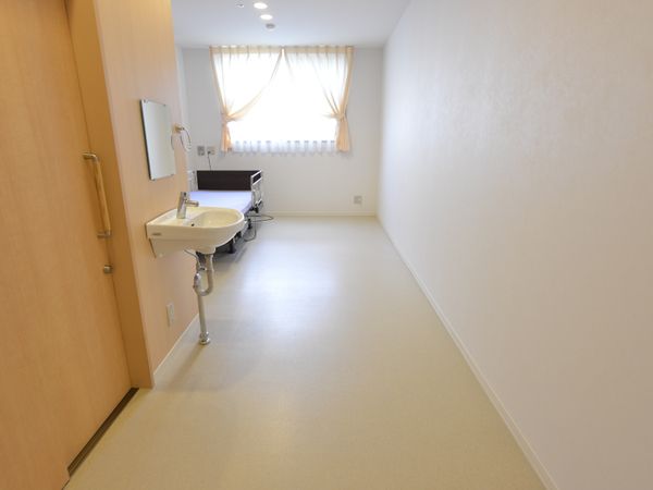 明るい個室の洗面所