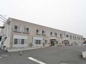 たたずむ建物の外観