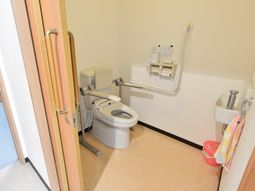 手すり付きトイレ設備