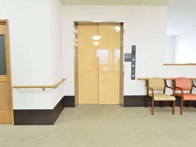 清潔感のあるエレベーター前