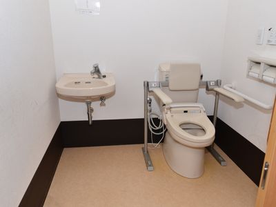 バリアフリー設計のトイレ
