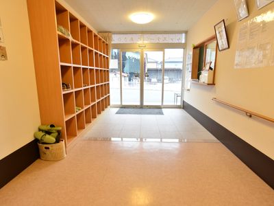 明るいエントランス通路