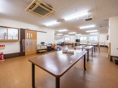 広々とした明るいダイニング