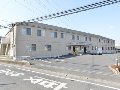 広々とした施設の外観