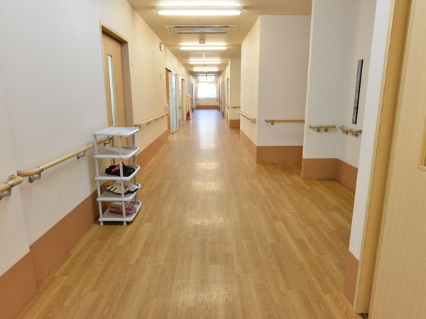 清潔な廊下の光景