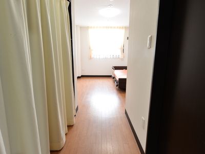 明るい広い居室入口