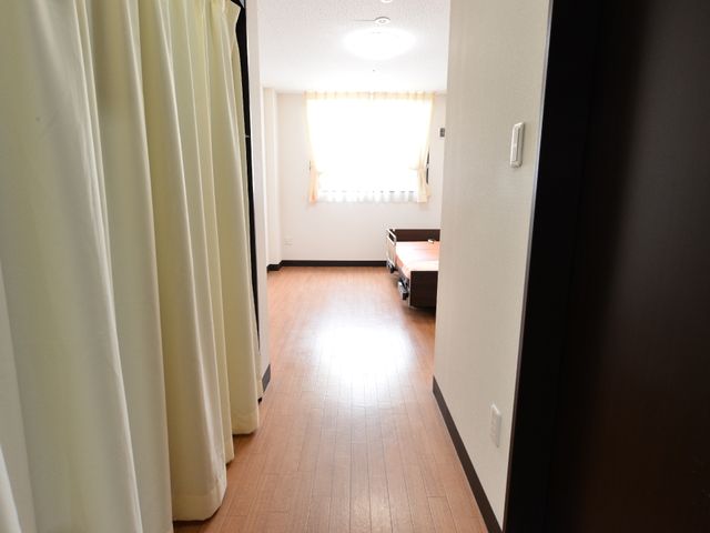 明るい広い居室入口