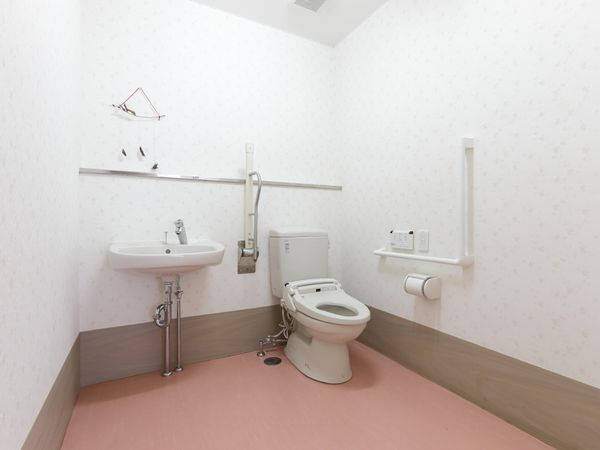 バリアフリーのトイレ空間