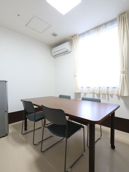 シンプルな家具の部屋
