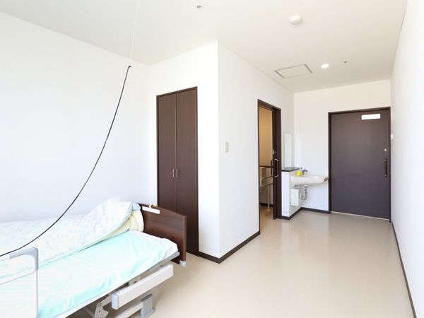 明るい居室の様子