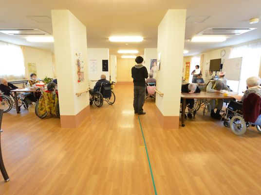 明るい共有スペースの様子
