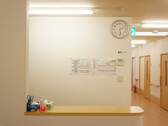 清潔感ある明るい廊下