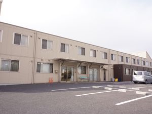 広々とした明るい外観