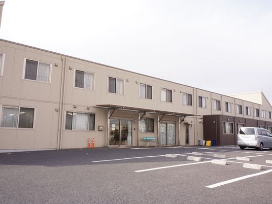 広々とした明るい外観
