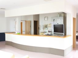 応接カウンターとテレビ