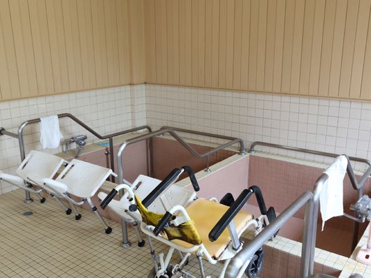 バリアフリー設計の浴室