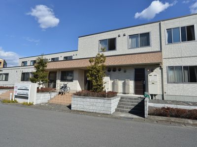 施設の外観と入口
