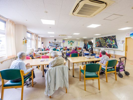 利用者が集う食堂  