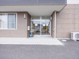 建物入口の外観  