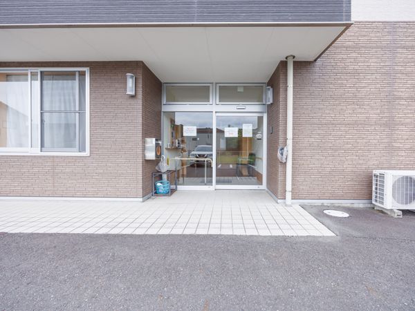 建物入口の外観  