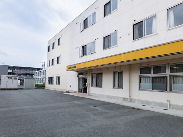 ゆったりとした居室 外観 ゆとりを感じさせる居室です。採光を確保した窓があり、明るい雰囲気で過ごせます。