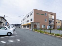 ゆったりした外観の建物