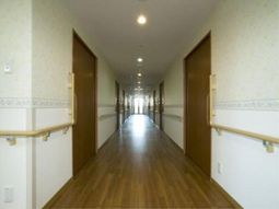 清潔感ある明るい廊下