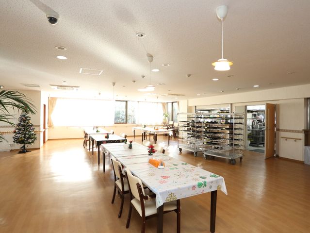  明るい食堂の様子  