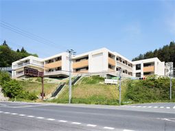 モダンな建物の外観