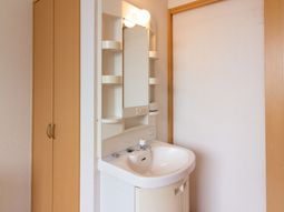 居室の洗面台と収納