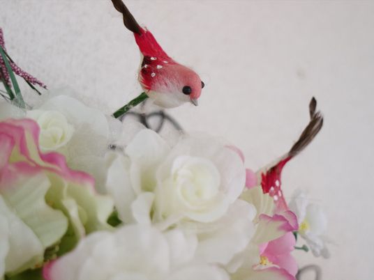 造花と小鳥の飾り