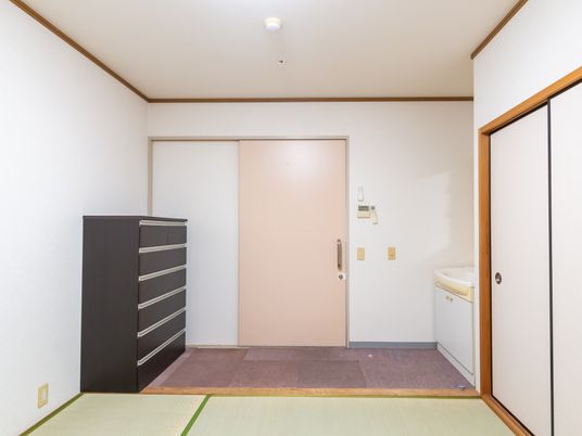 落ち着いた雰囲気の居室