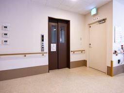広々とした廊下の様子