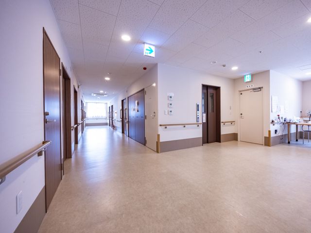 居心地の良い廊下 廊下 安らぎあふれる廊下は、明るくて開放的な印象。手すり付きで歩行にも安心です。
