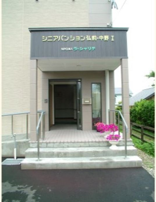 入り口と階段のエントランス