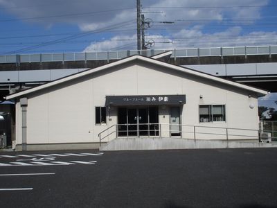 美しい外観の施設