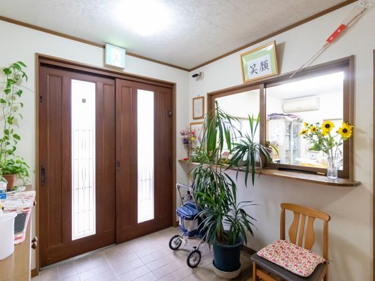 エントランスと受付の空間