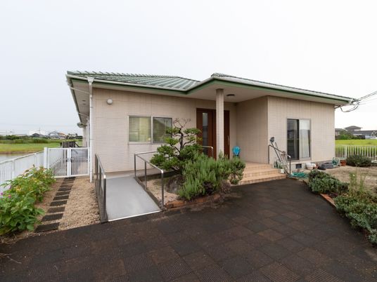 バリアフリー設計の住宅外観