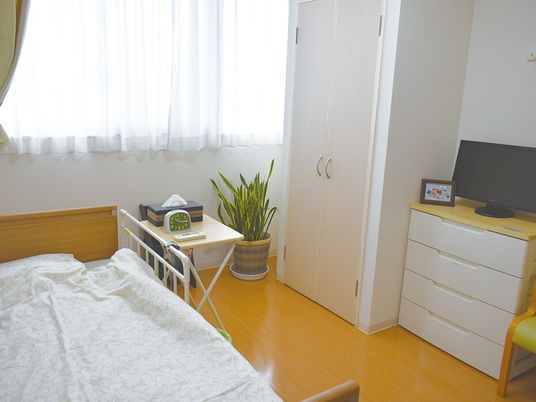 明るい居室の一角