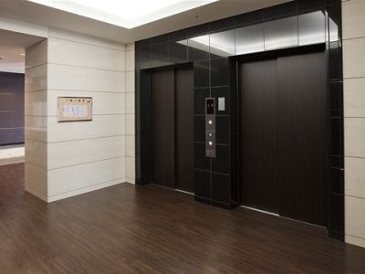 モダンなエレベーターホール