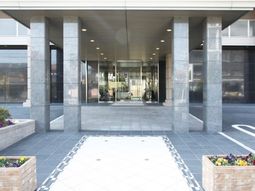 エントランスの清潔感ある外観
