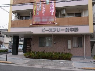 働きやすいエントランス外観
