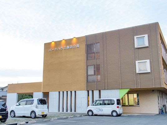 モダンな建物の外観