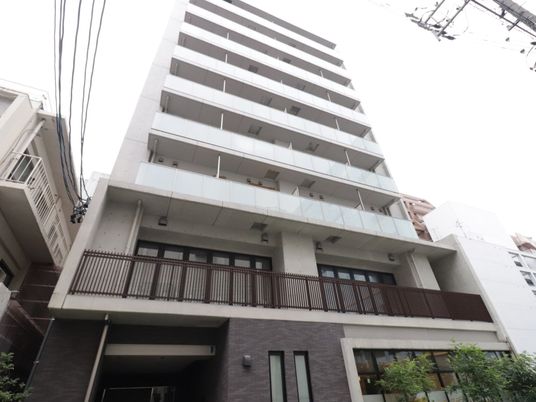 現代的な建物の外観