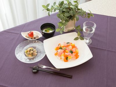 配膳された和食料理
