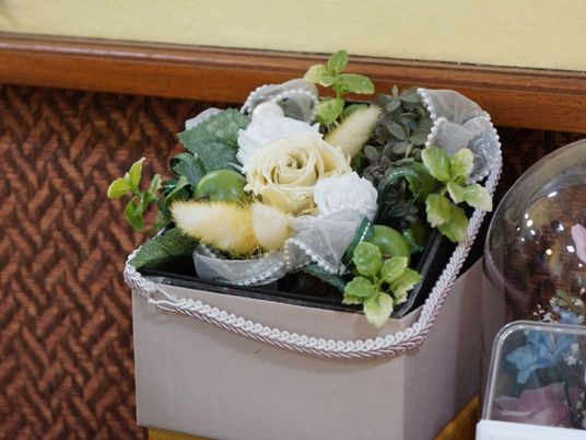 装飾的な植物のアレンジメント